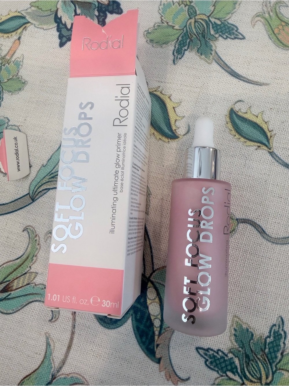 Rodial Soft Focus Glow Drops Illuminating Primer - Pink Frost
